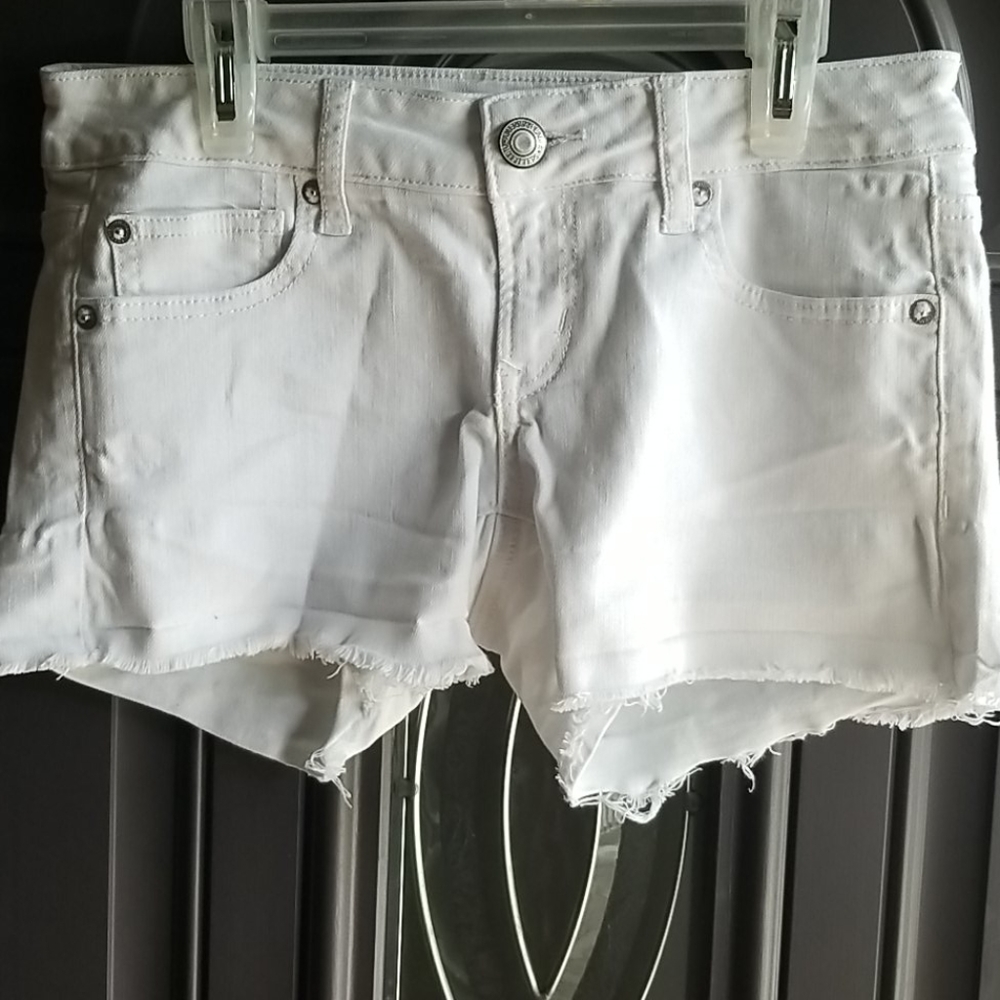AE White denim shorts